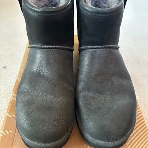 UGG Australia Classic Mini Stitch Boots Black Mens Size 8 Shearling Lined Winter